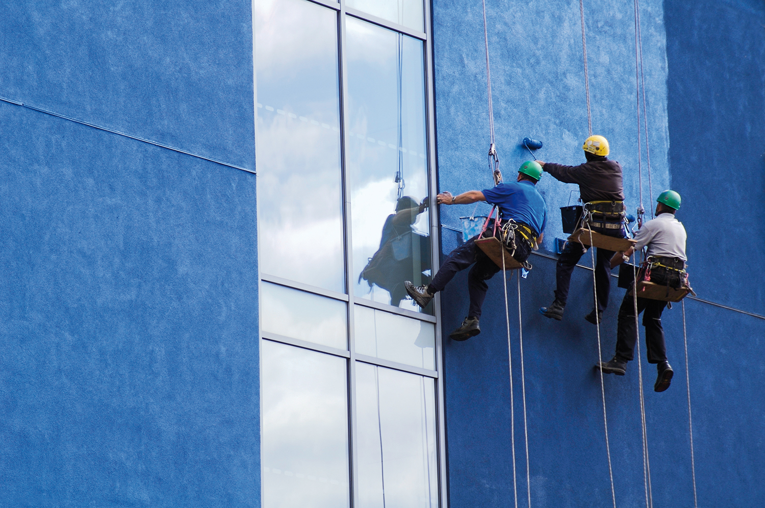 Combine AQACell® HIDE 6299 X with Acronal® HIDE 6296 and Dispex® HIDE and get control of the cost for opacity